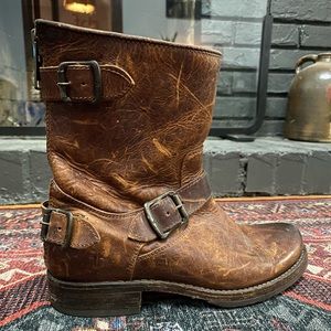 Women’s frye boots. Size 6.